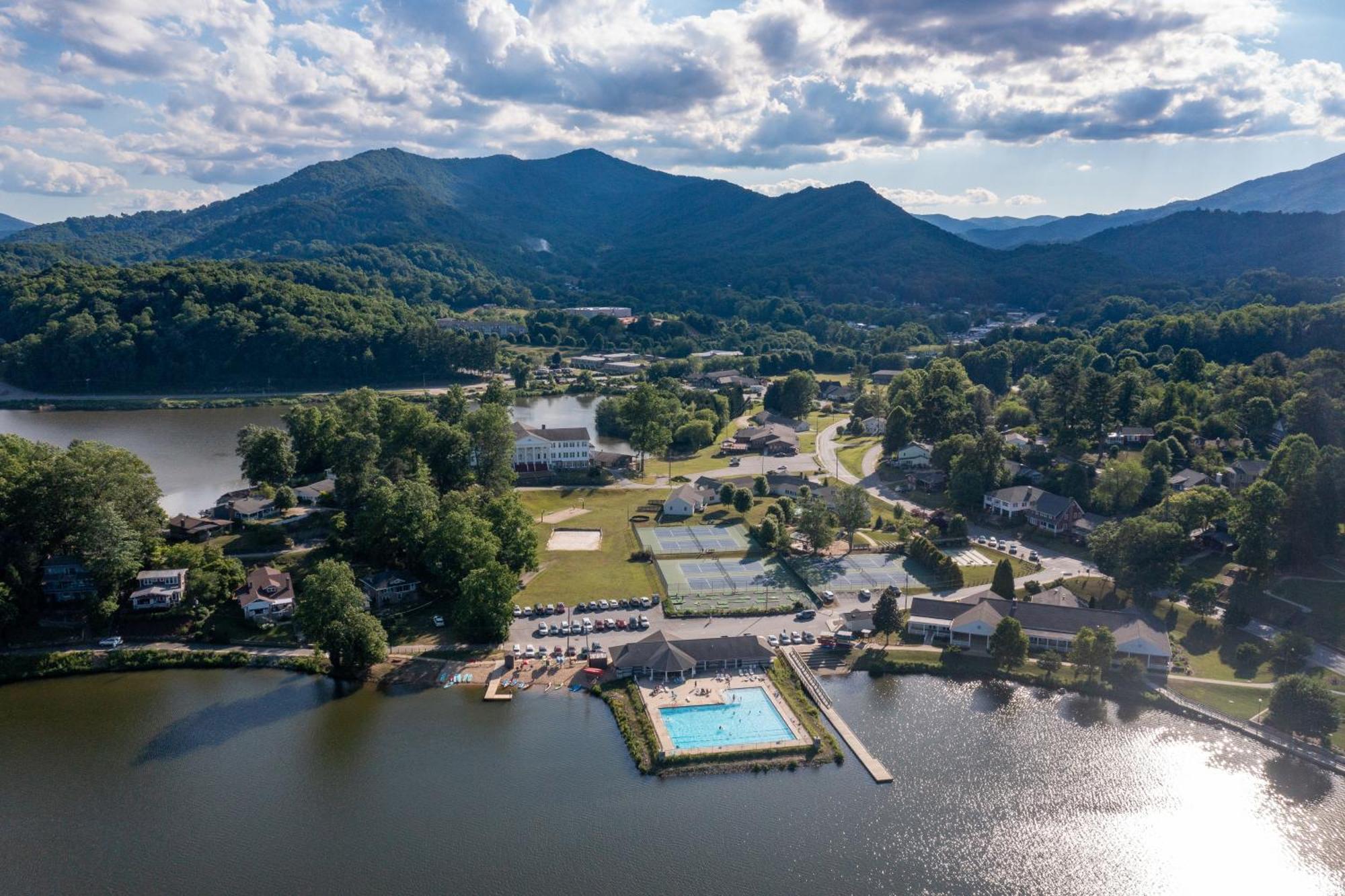 شقة Campground Apts Lake Junaluska الغرفة الصورة